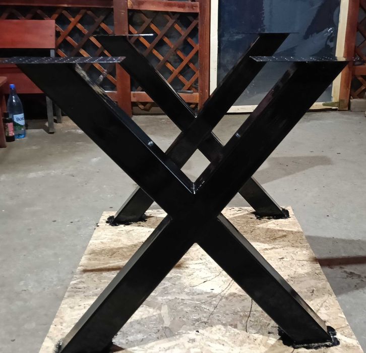 Vând set picioare metalice în formă de X