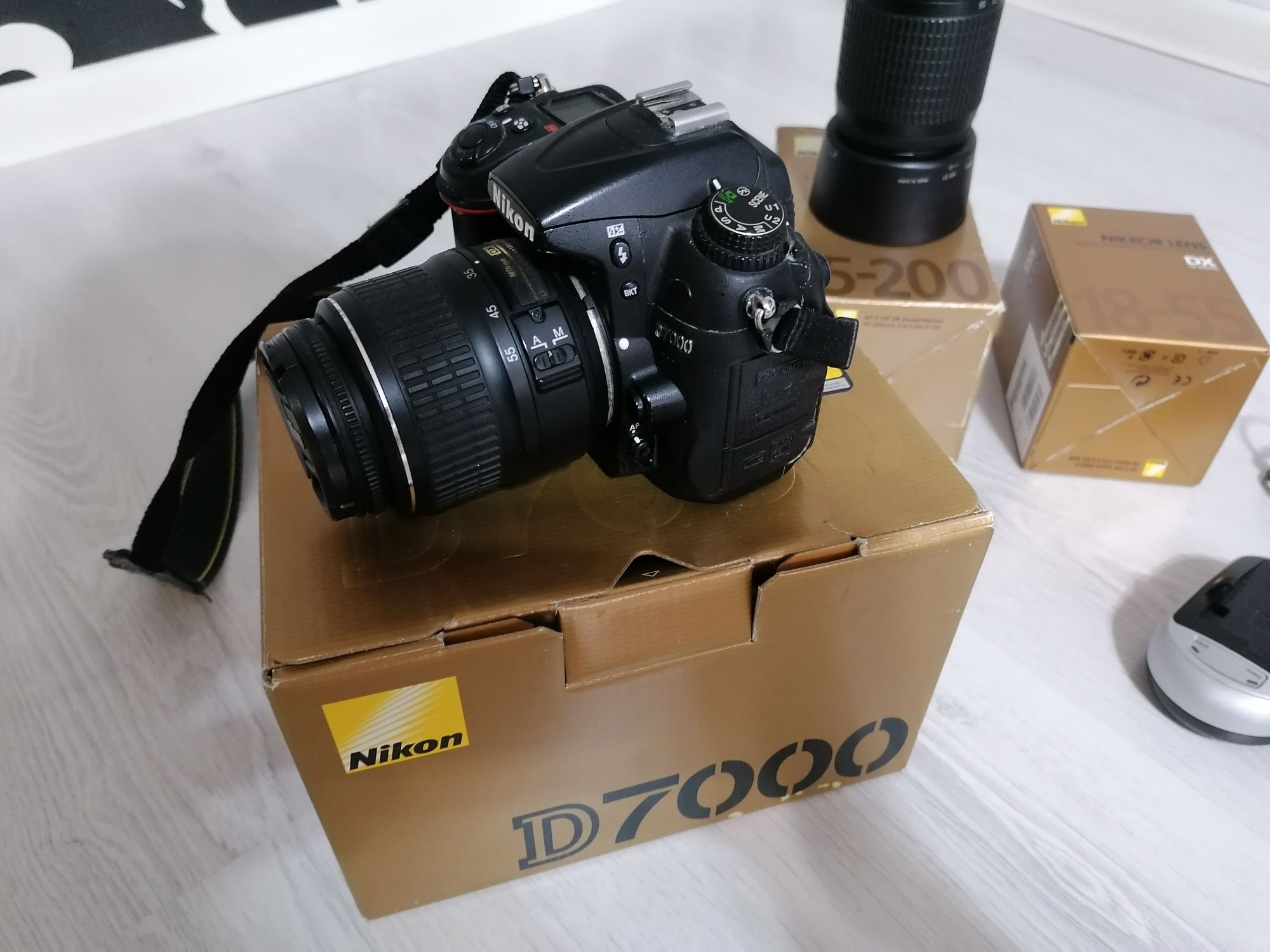 Aparat foto DSLR Nikon D7000 + accesorii