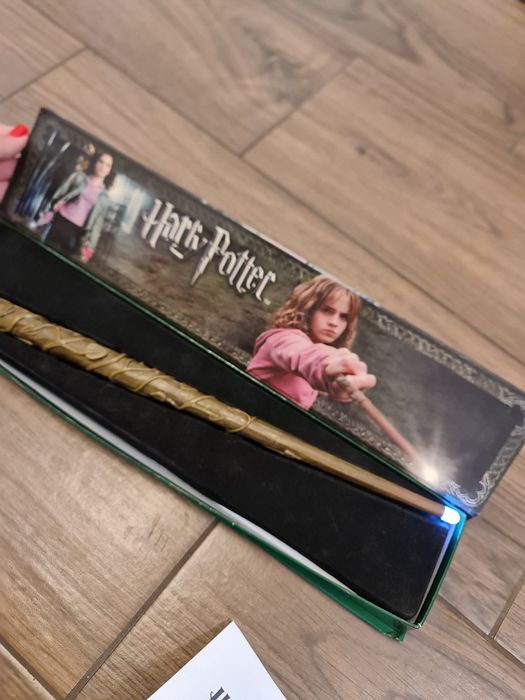 Bagheta Hermione Granger cu lumină – Colecție oficială Harry Potter