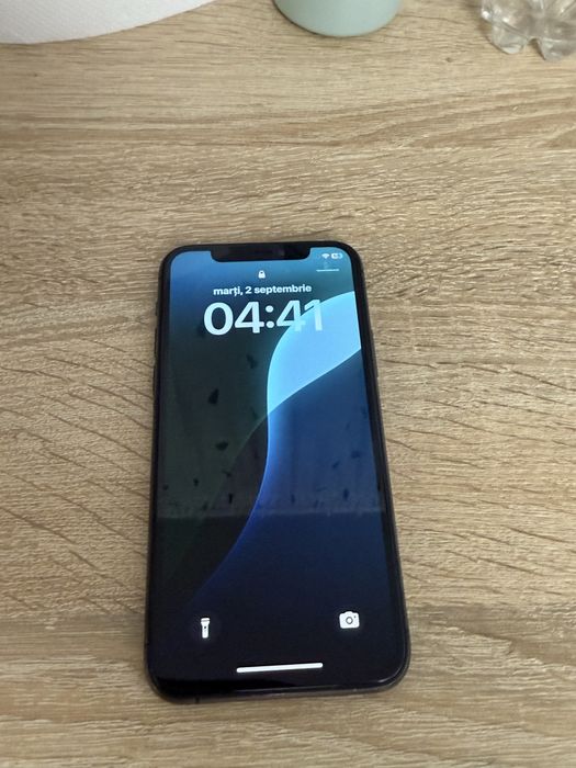 Vand iphone 11 pro sau schimb