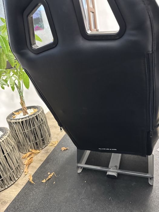 Playseat Evolution – cockpit racing pentru volan, stare bună