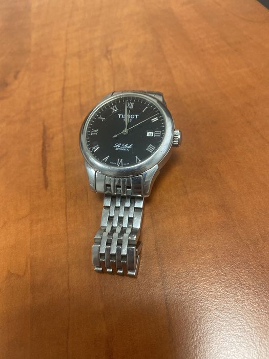 Наручные мужские часы марки TISSOT