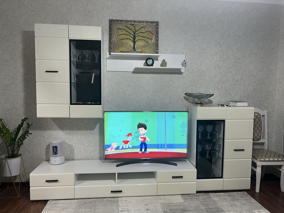 Продам ТВ тумбу шкаф в гостиную