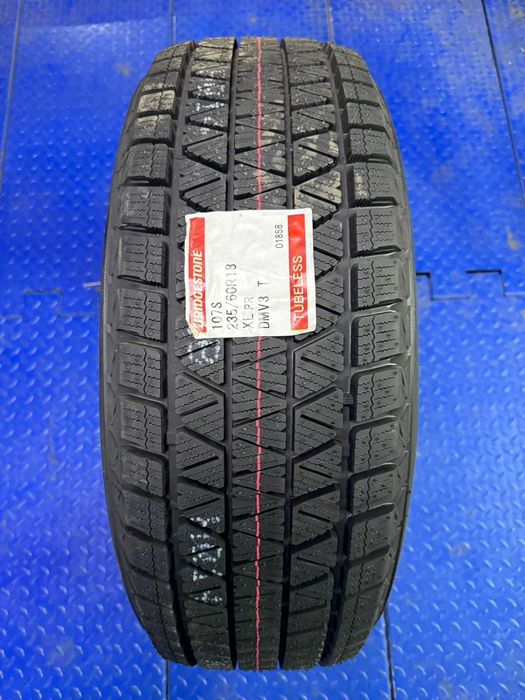 235 60 R18 Bridgestone Blizzak DMV-3 зимние новые липучка Япония 2025