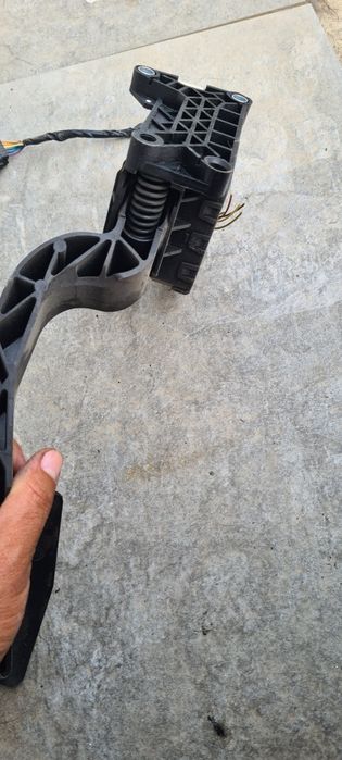 Pedala acceleratie nissan qashqai,1,6 D,2012,opel corsa d 1,3 D,2011