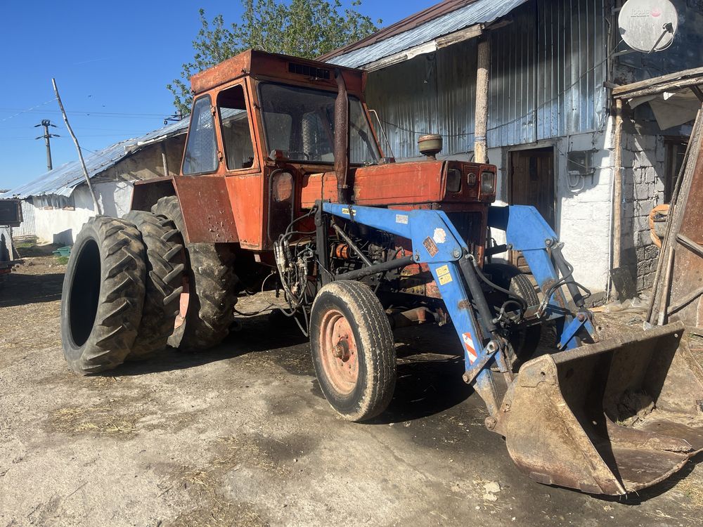 Tractor U650 culoarea portocaliu