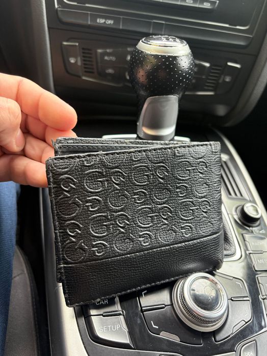 Guess Мъжки Портфейл
