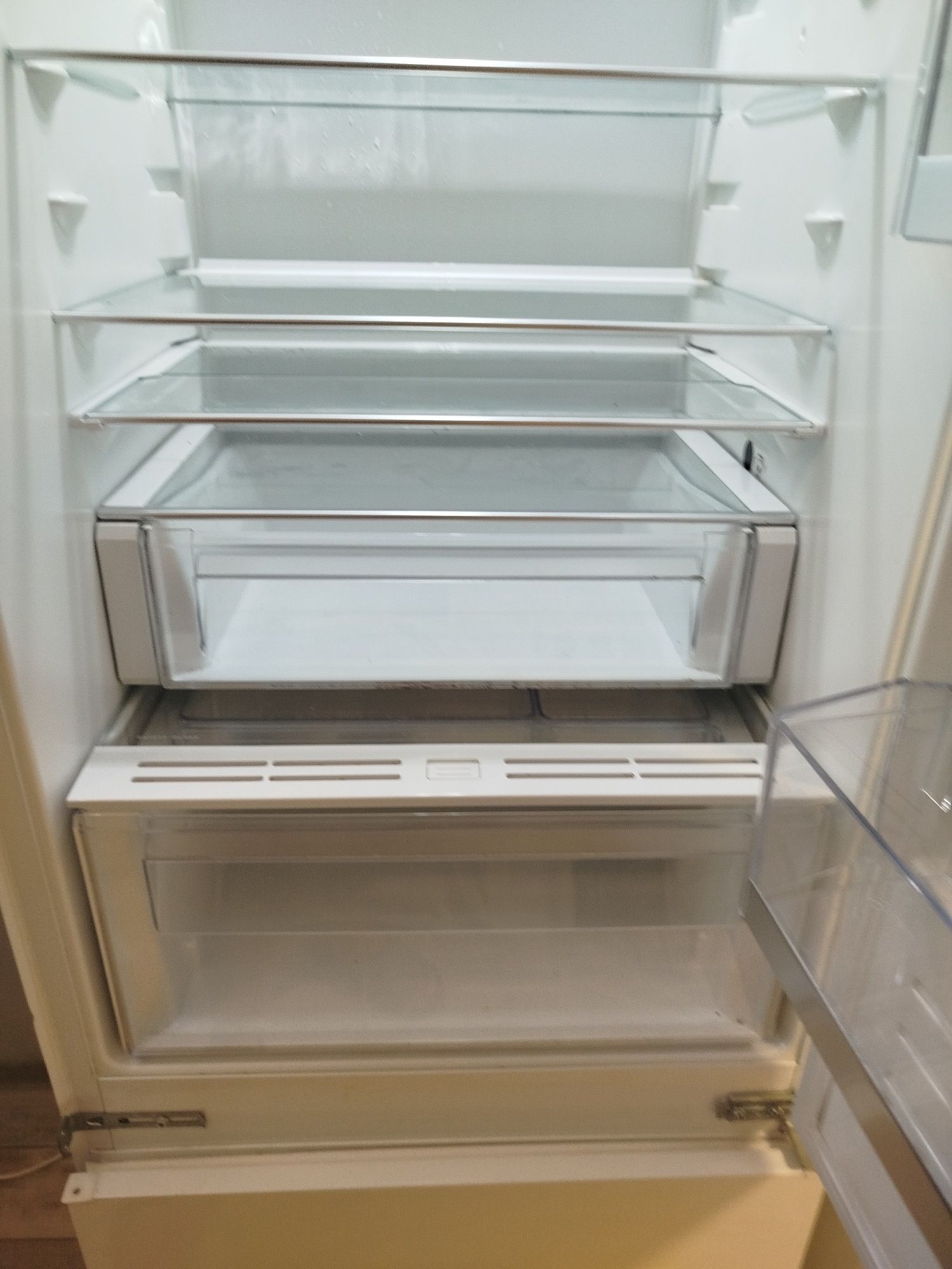 Хладилник за вграждане IKEA ELECTROLUX
