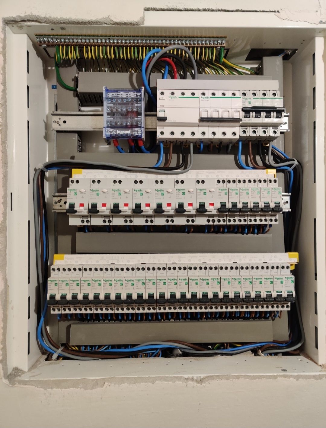 Electrician autorizat – servicii profesionale și intervenții rapide