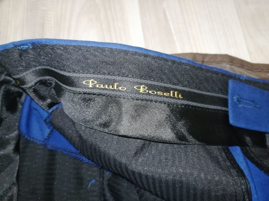 Продам брючные костюмы.