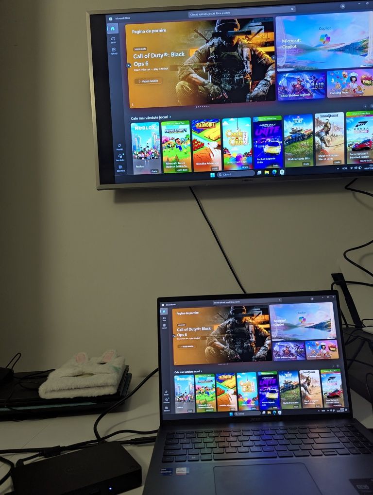 Dock Dell WD15 cu încărcător, videoproiector si cablu hdmi
Dell Dock