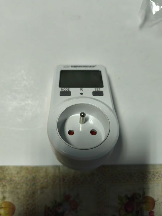 Contor de energie tip priza