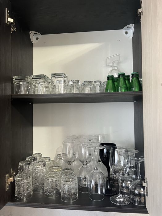 Mobila de sufragerie 3 corpuri si o biblioteca