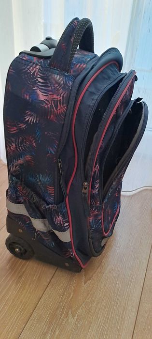 Vând ghiozdan troller