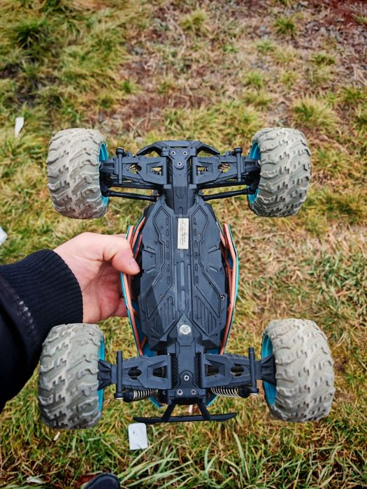 Vând mașinuță RC 4x4