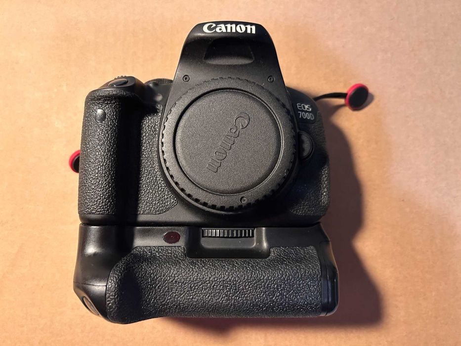 Canon EOS 700D + Battery grip + Second Battery