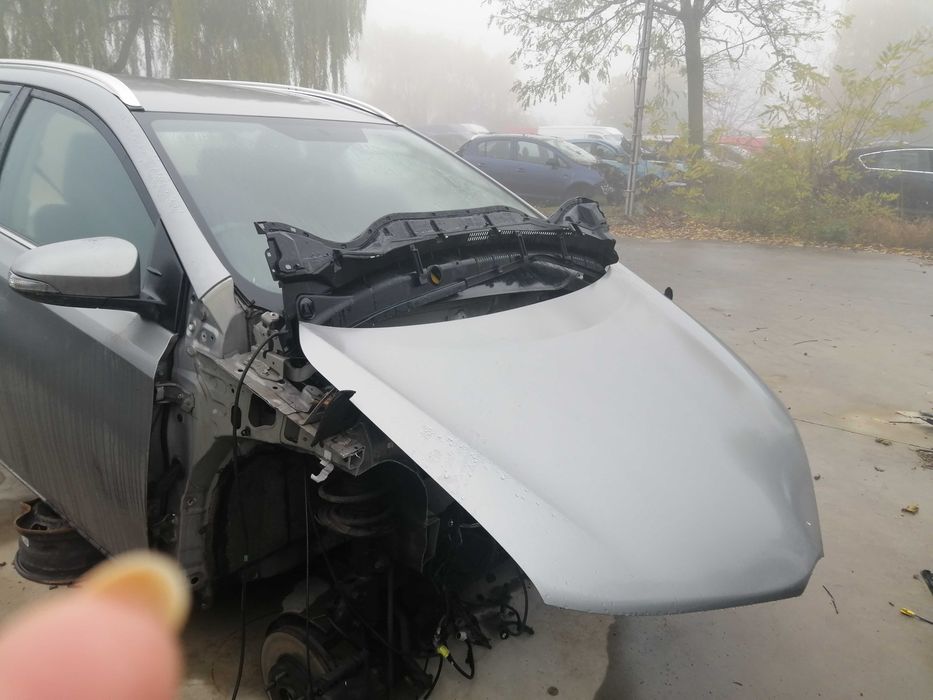 Dezmembram Toyota Auris  motor 1,6