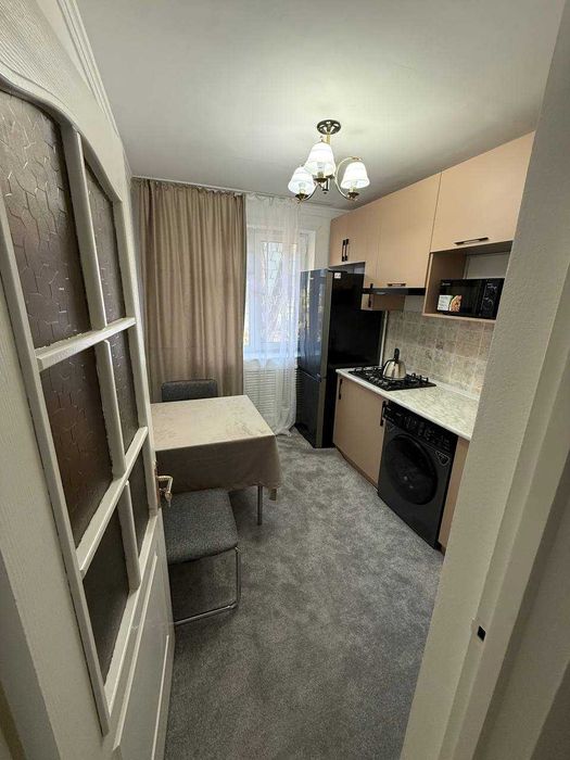 Сдается в аренду 1/2/5 Шато Руставели 35 Центр рядом кафе B&B г.Россия