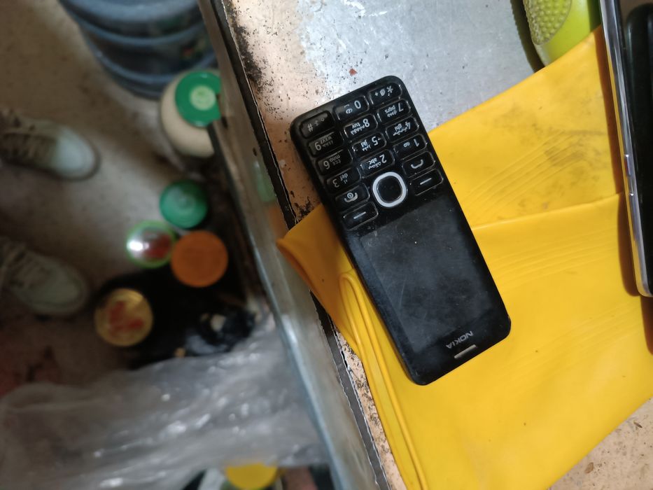 Старые телефоны.