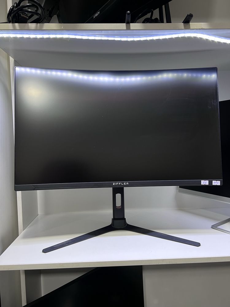 Ziffler 27 curved 110$ Gaming monitor