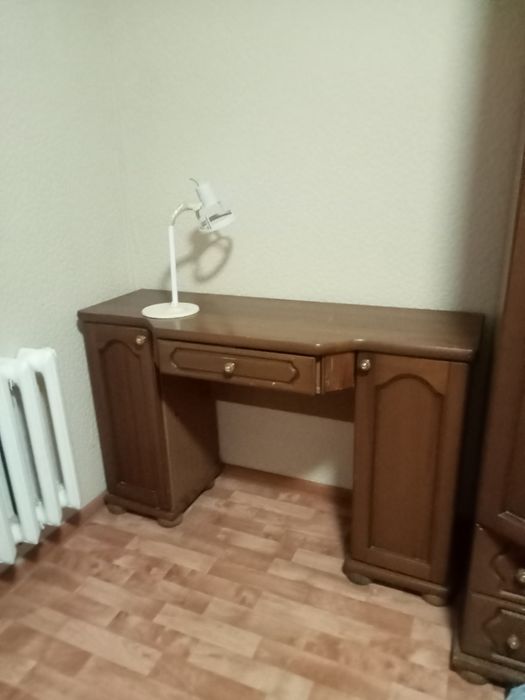 Продам туалетный столик