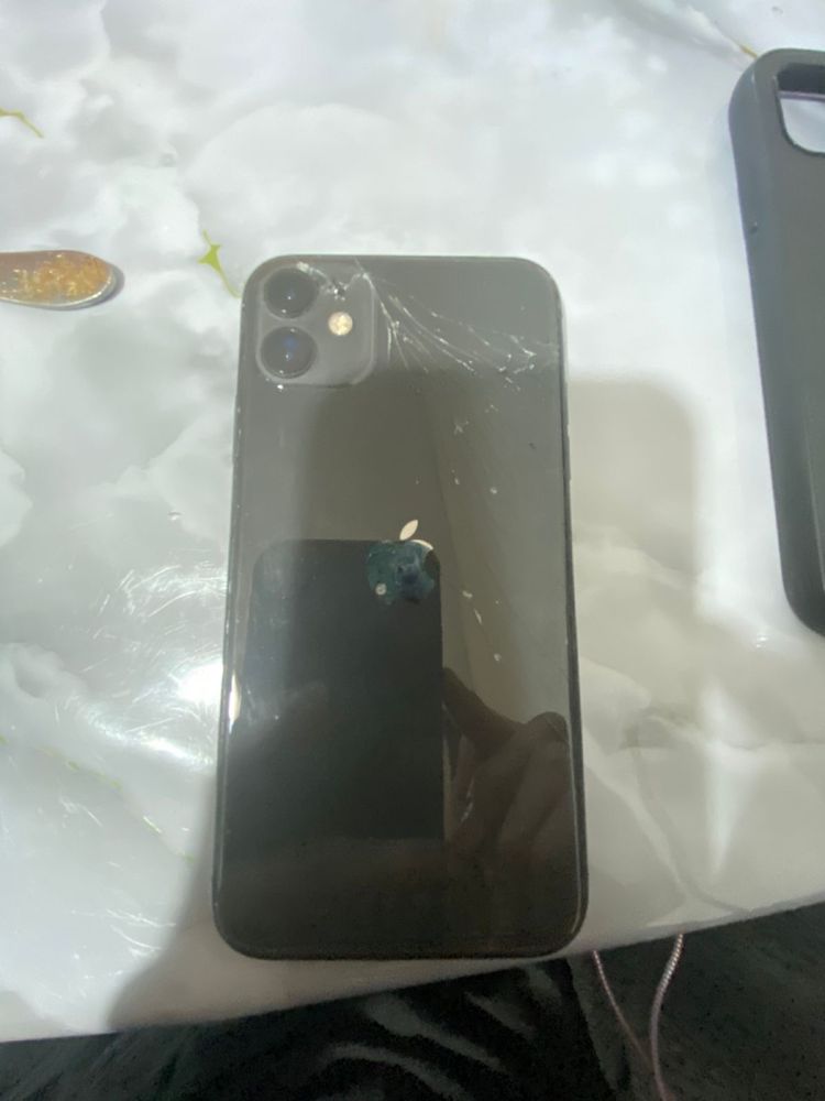 Продам айфон 11 акб83 128гб