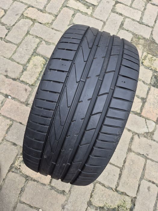 O bucată 245/35 R19 vară - una Hankook Continental Dunlop