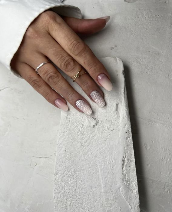 Realizez manichiura si pedichiura