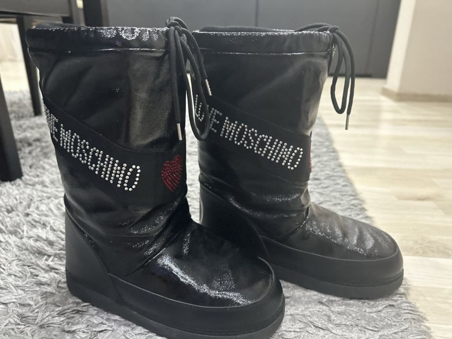 Аптески боти Love Moschino