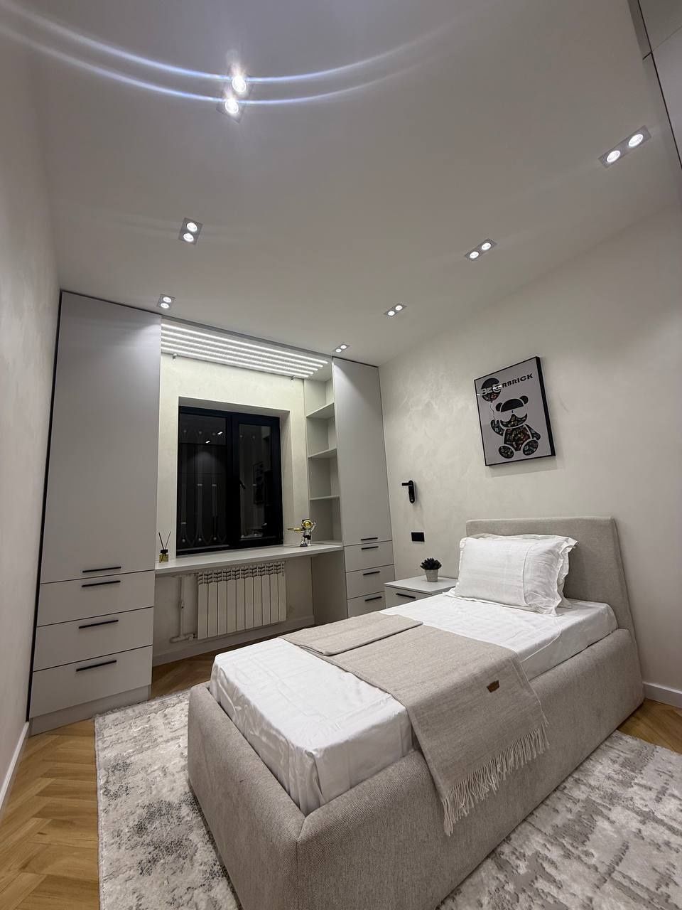 Продается 3в4 ком квартира на ул. Нукусской, ор-р: метро Ойбек, 92 м²