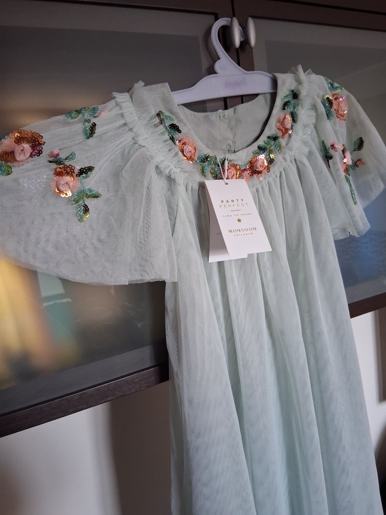 Vând rochie 8 ani