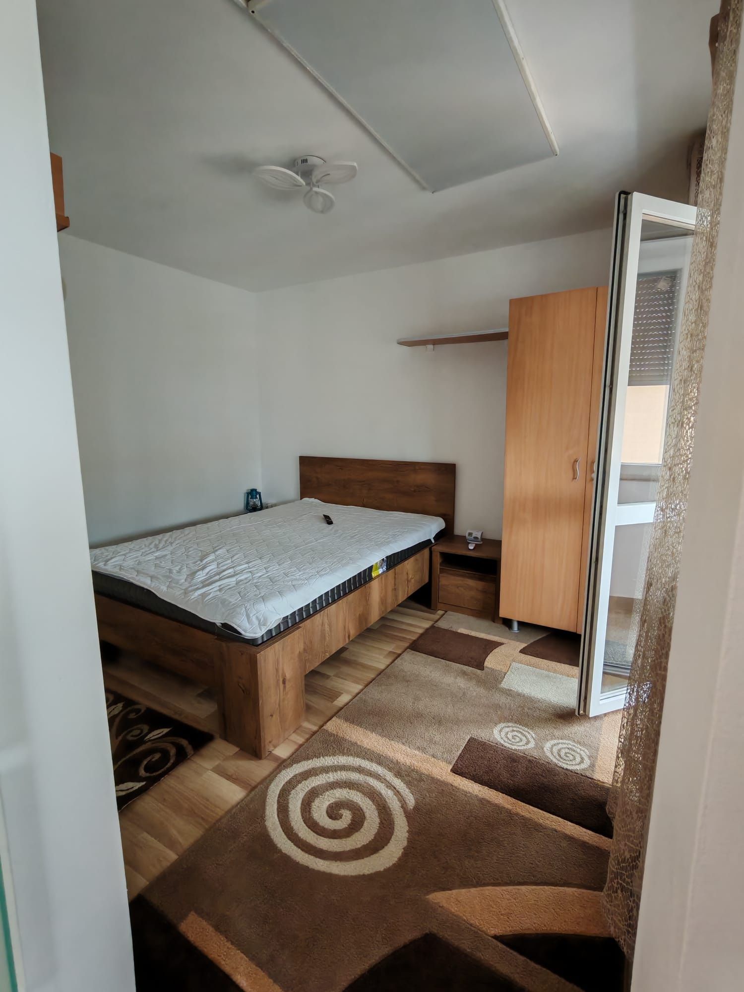 De închiriat apartament 2 camere