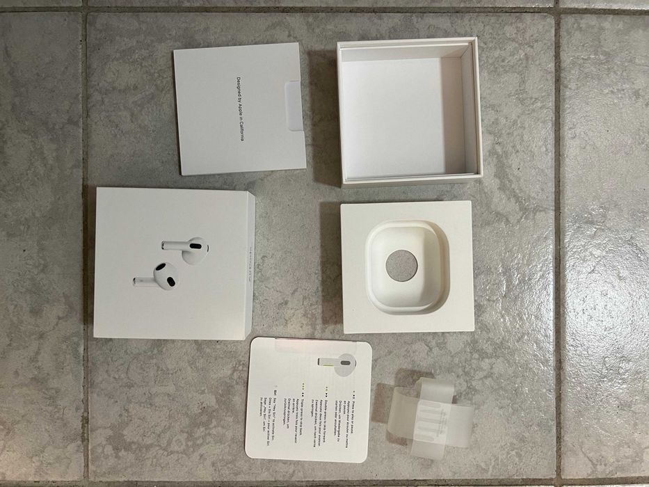 Vand 2 Cutii originale Airpods 3