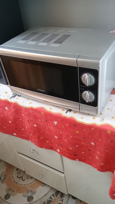 Vând cuptor cu microunde