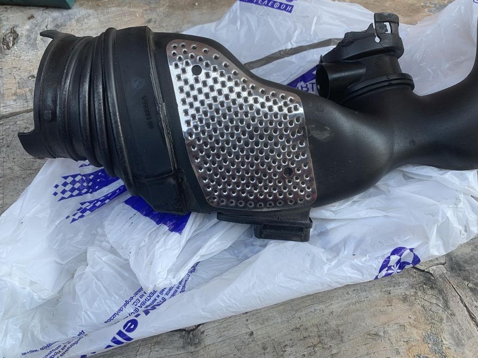 Продавам въздуховод / лястовица за 280/300/320CDI Mercedes