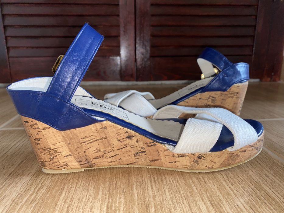 Sandale cu platforma