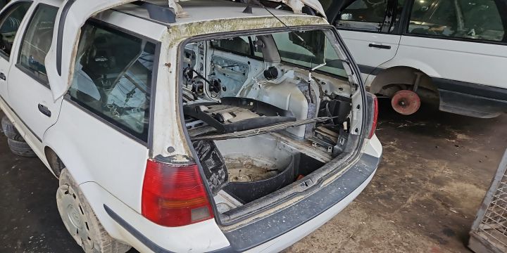 Usa / Portiera fata dreapta Volkswagen VW Golf a 4-a generatie