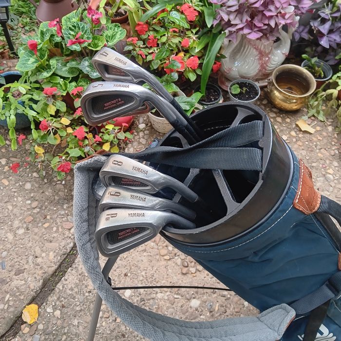 Две чанти със стикове за голф