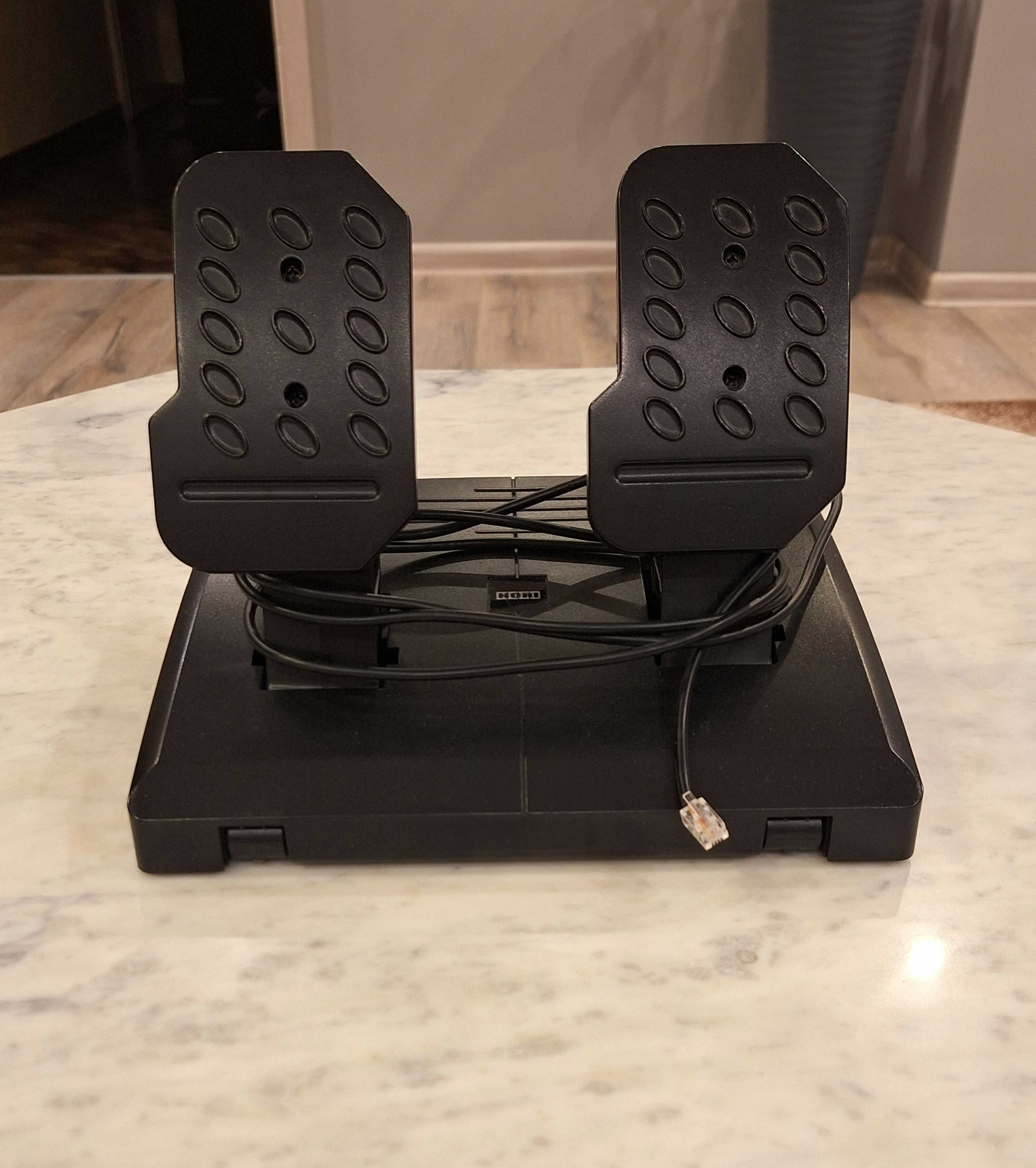 Волан с педали Hori wireless RWA Racing Wheel Apex с подарък