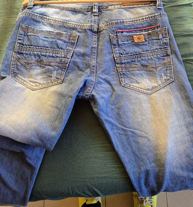 Продавам дънки DSQUARED2