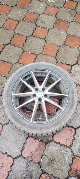 Диски с резиной.