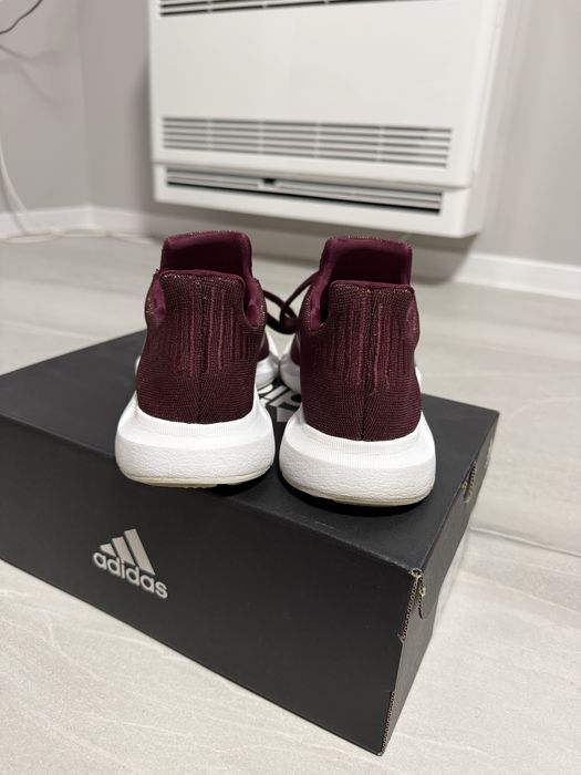 Дамски маратонки Adidas - бордо