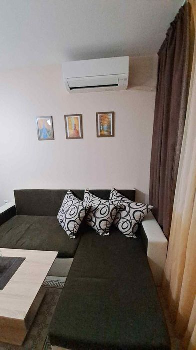 Двустаен апартамент в жк. Христо Смирненски