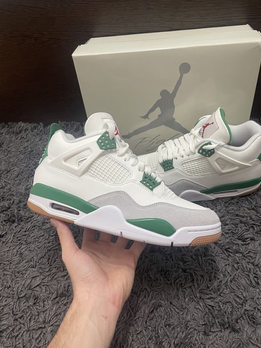 Jordan 4 SB Pine Green
