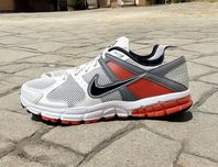 Nike Zoom Vomero 5 (44) Маратонки