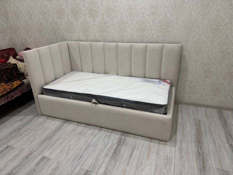 Кровать с подъёмным механизмом