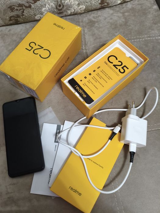 Продам б/у смартфон Realme C25