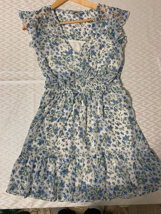 Осень красивое платье на лето, шифон с синими цветочками, длина  85 см