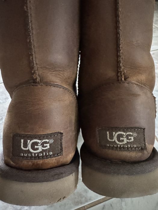 Vand cizme UGG din piele
