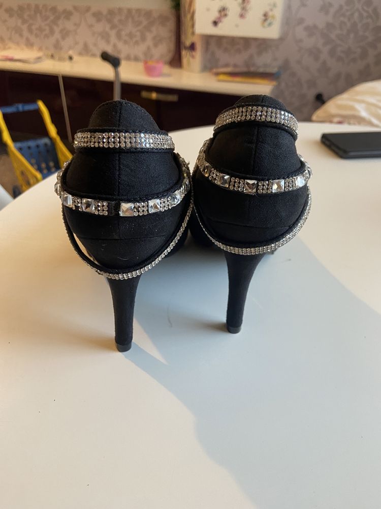 Pantofi stiletto negri 38